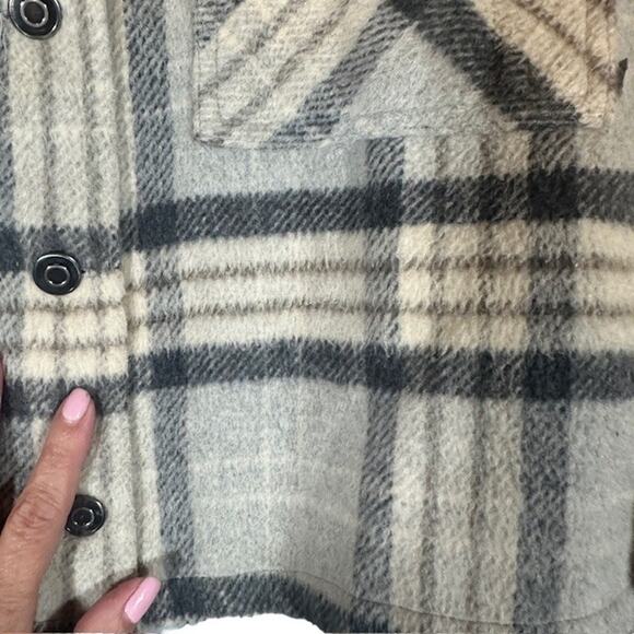 Ashley Gray Plaid Collared Button Front Cropped Shacket Women Sz L - Picture 8 of 10